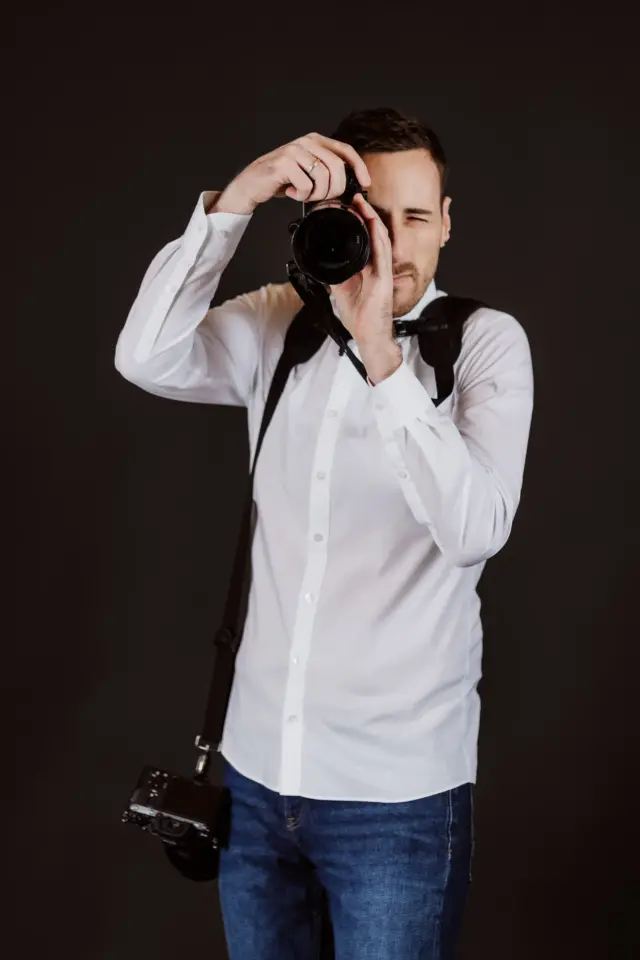 Fotograf Martin Schinnerl beim Fotografieren - Martin Schinnerl Fotografie