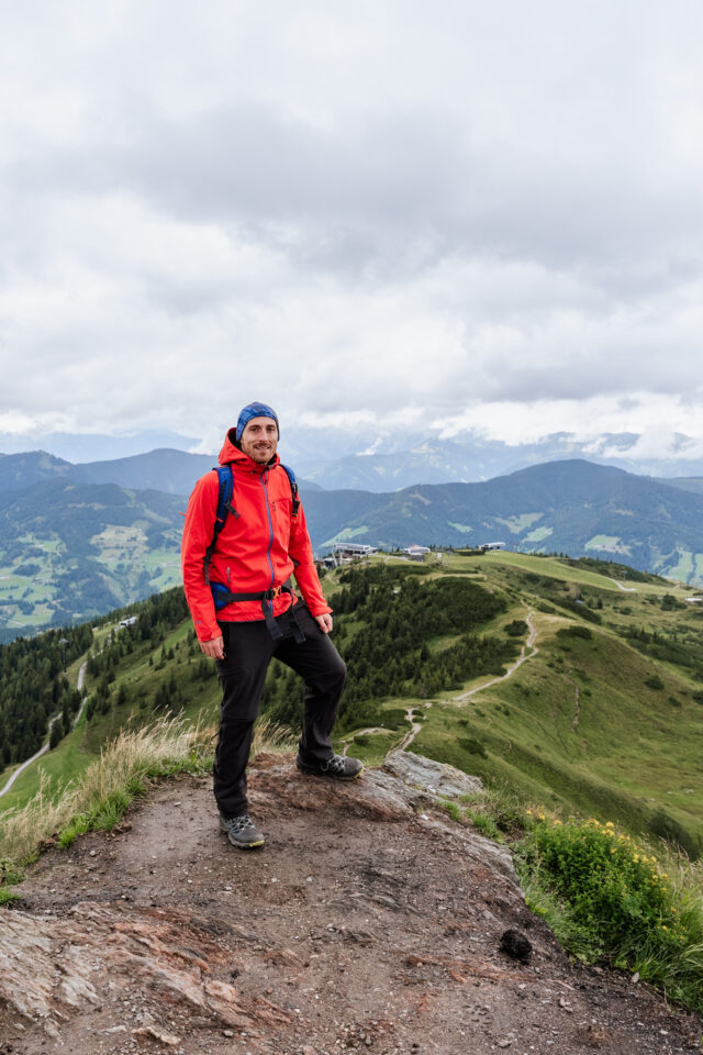 Fotograf Martin Schinnerl beim Wandern in den Bergen - Martin Schinnerl Fotografie