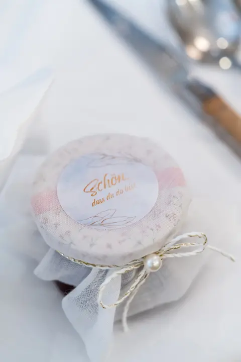 Gastgeschenk von Katrin und Mario bei der standesamtlichen Trauung im Romantikhotel Bergergut - Martin Schinnerl Fotografie