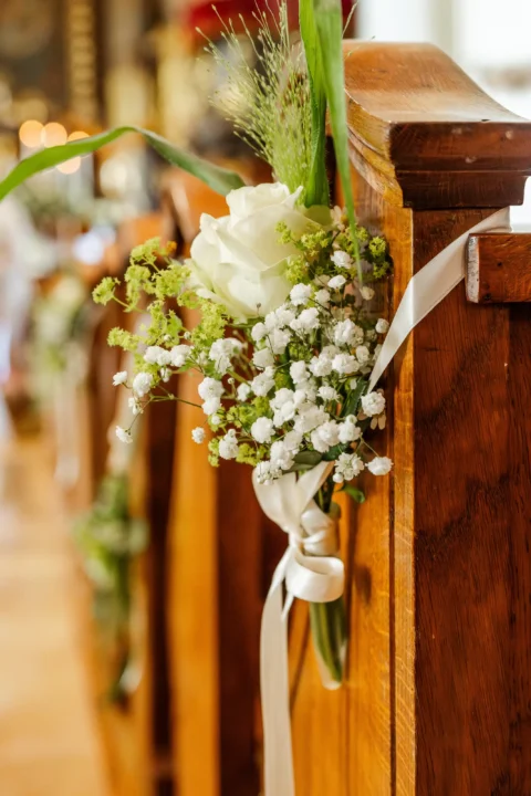 Blumenschmuck in der Kirche von Münzbach - Martin Schinnerl Fotografie