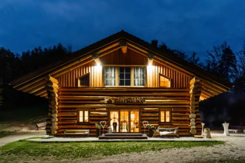 Hochzeitslocation Fani-Alm bei Nacht in Münzbach im Bezirk Perg - Martin Schinnerl Fotografie
